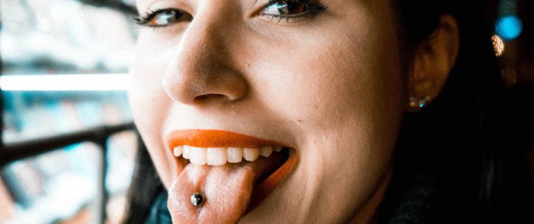 Piercing dans la bouche : mode d’emploi !